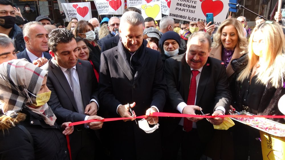 Sarıgül: Bizim olmazsa olmazımız bayrağımız ve toprağımızdır