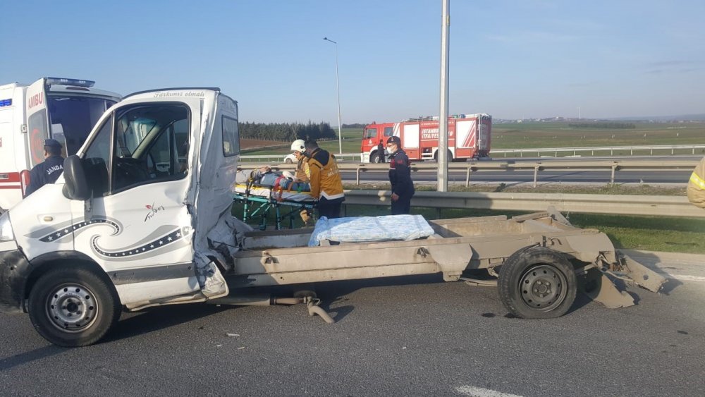 Silivri'de TIR ile kamyonet çarpıştı