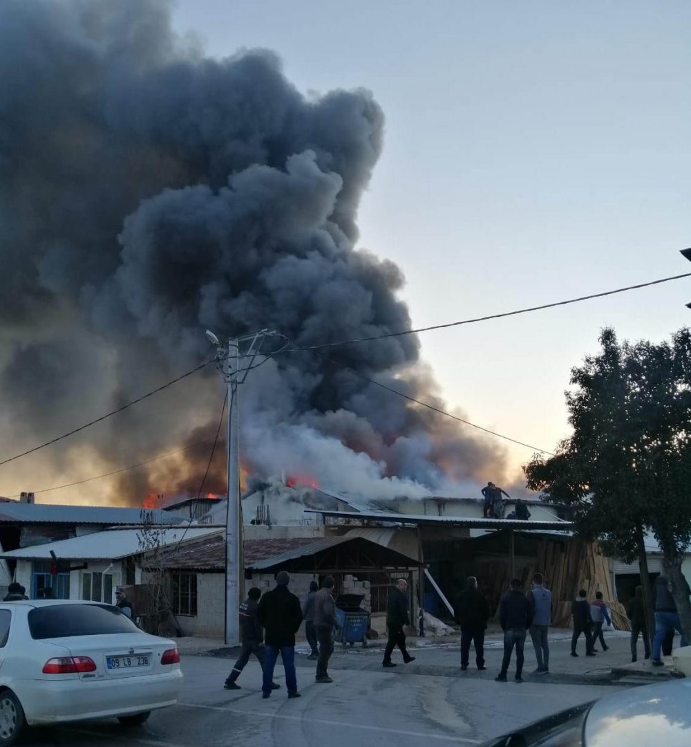 Yangında iki atölye kül oldu