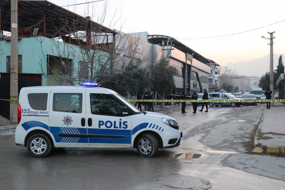 Anne-babasının boşanmasından sorumlu tuttuğu babaannesine kurşun yağdırdı 