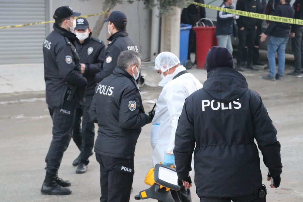 Anne-babasının boşanmasından sorumlu tuttuğu babaannesine kurşun yağdırdı 