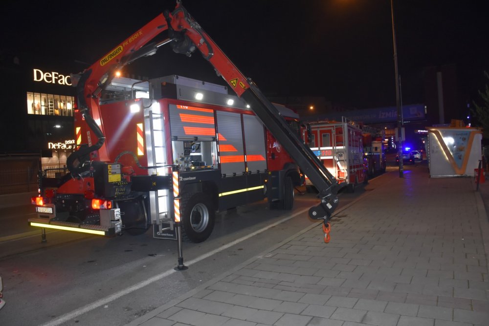 Eşinin boşanma talebi üzerine 6'ncı kata çıktı, 3 saatte ikna edildi