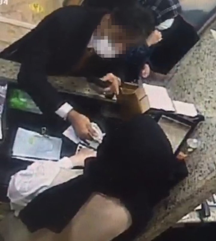 İZMİT'te döviz bürosundan  3 bin dolar çaldı, İstanbul'da yakalandı.