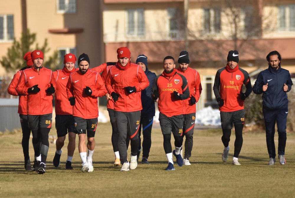 Kayserispor Teknik Direktörü Petrescu: Bu sezon ligde kalalım yeter