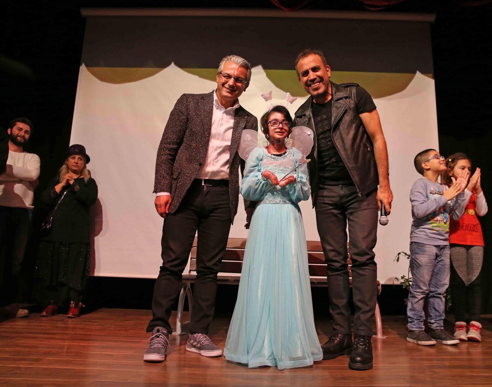 Kelebek çocuk Elfida'nın ismi evinin karşısındaki parka verildi