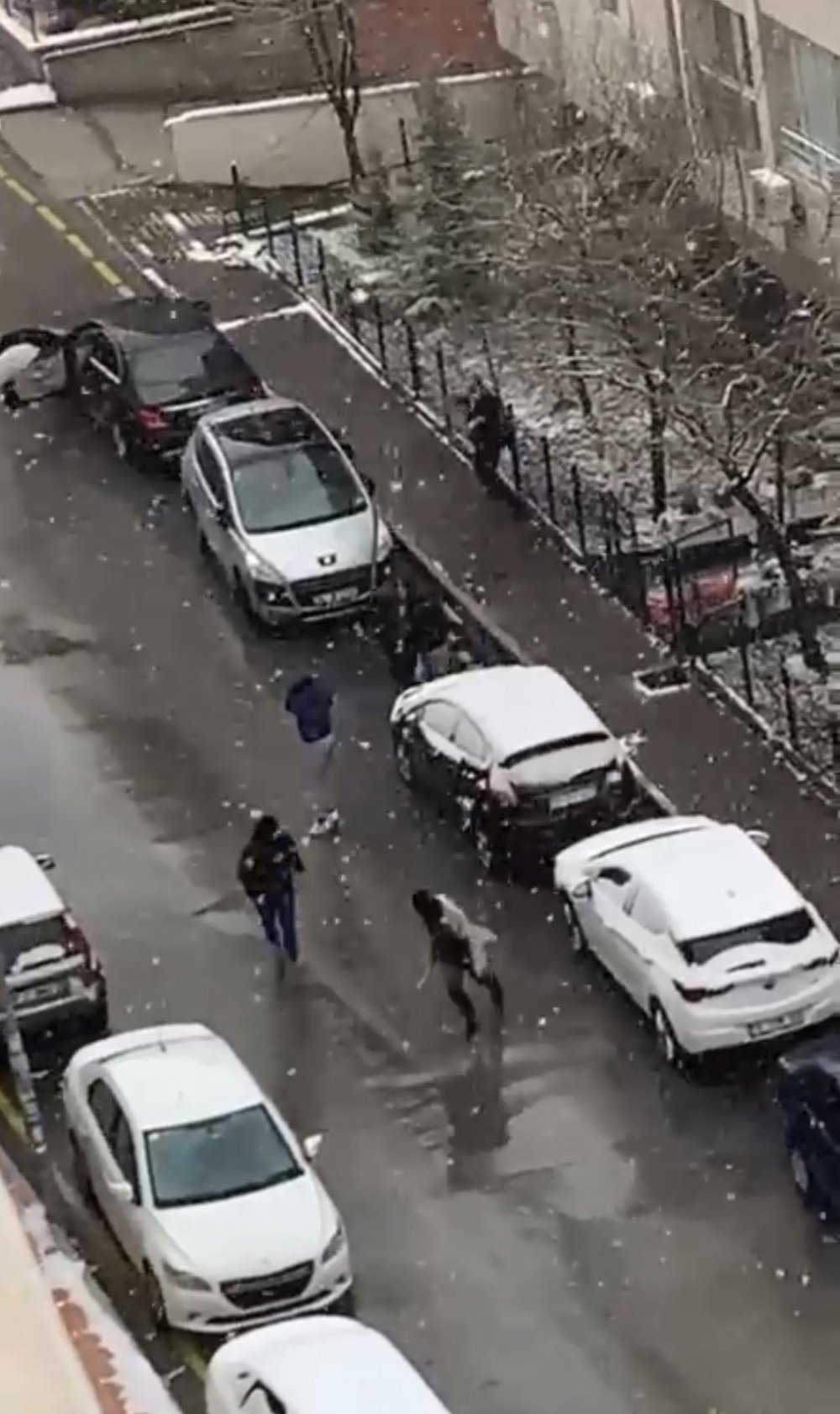 Selçuk Özdağ'a saldırı soruşturmasında, firari 3 kişiye yakalama kararı