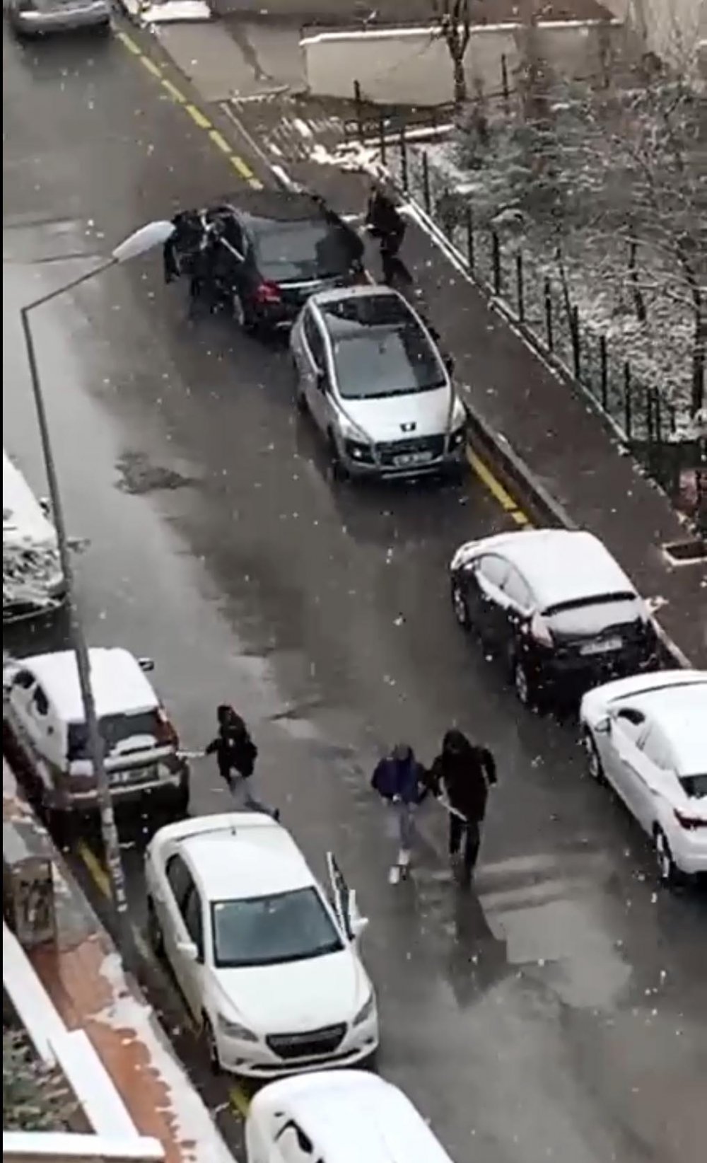 Selçuk Özdağ'a saldırı soruşturmasında, firari 3 kişiye yakalama kararı