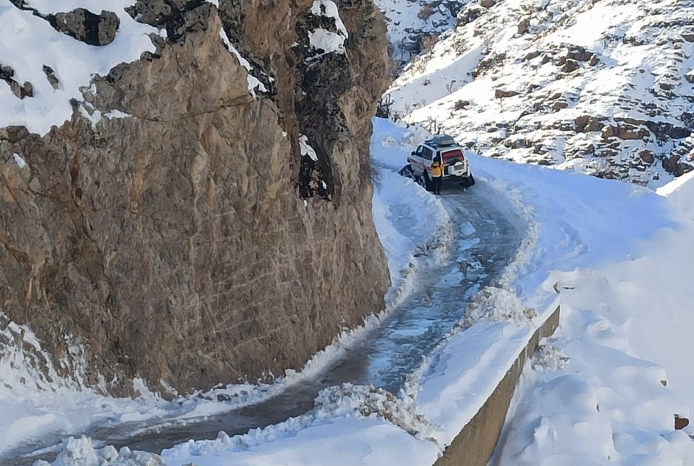 5 kilometre omuzlarda ve kızağa çevrilen sedyede taşınarak kurtarıldı