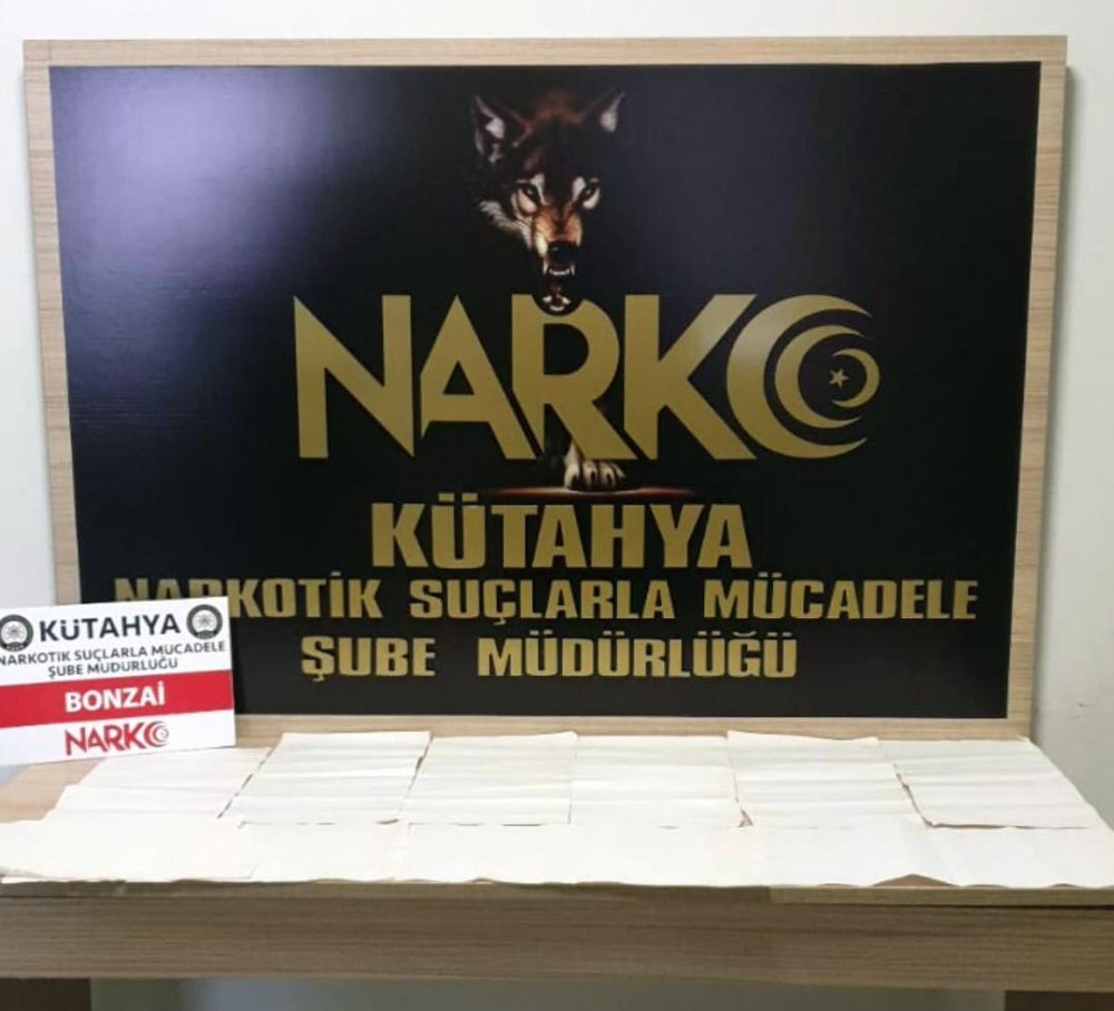 Aracından kağıda emdirilmiş 1 milyon lira değerinde uyuşturucu çıktı