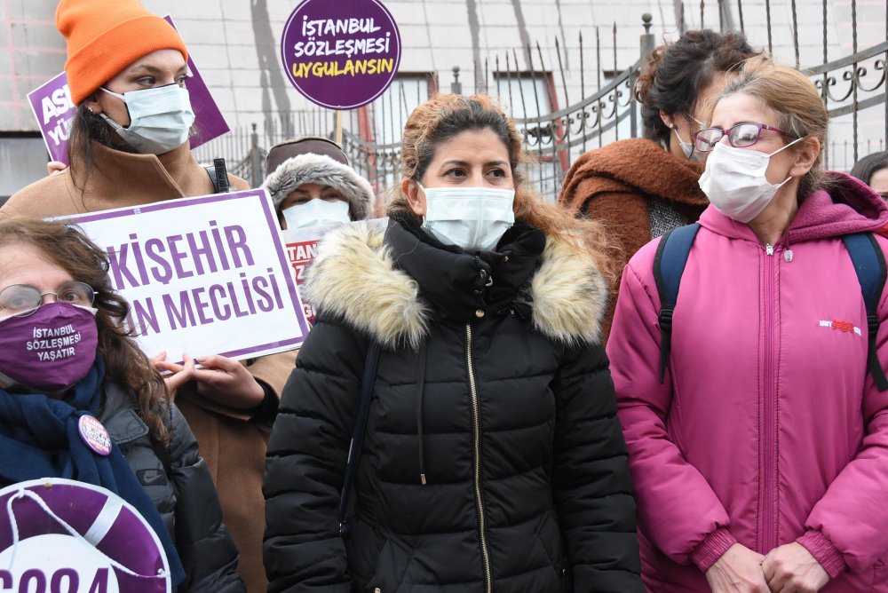 Boşanma aşamasındaki eşinin hayatını hunharca sonlandıran kocaya  17 yıl hapis