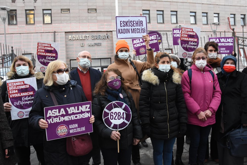 Boşanma aşamasındaki eşinin hayatını hunharca sonlandıran kocaya  17 yıl hapis