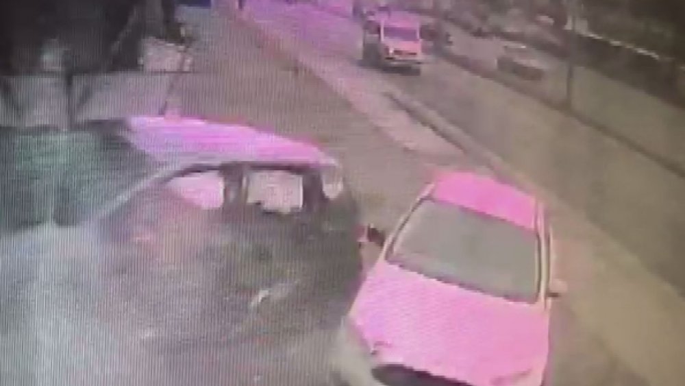 Esenyurt'ta makas kazası kamerada: Mobilya mağazasına daldı