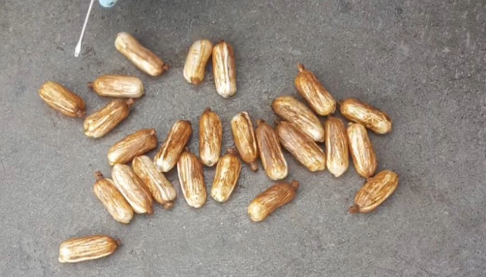 İranlı yolcuların midesinden 871 gram metamfetamin çıktı