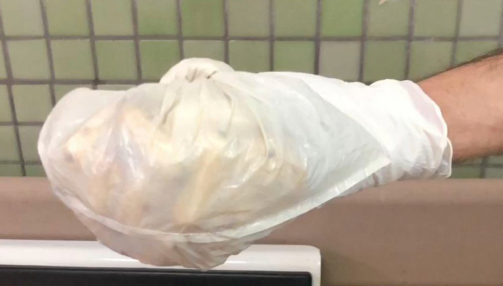 İranlı yolcuların midesinden 871 gram metamfetamin çıktı
