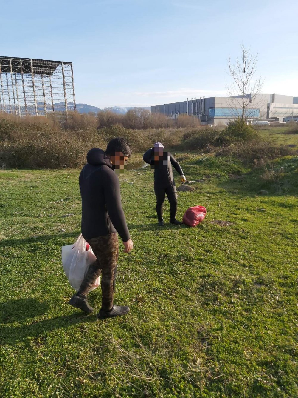 İzmit Körfezi'nde kaçak balık ve midye avcısı 10 kişi yakalandı