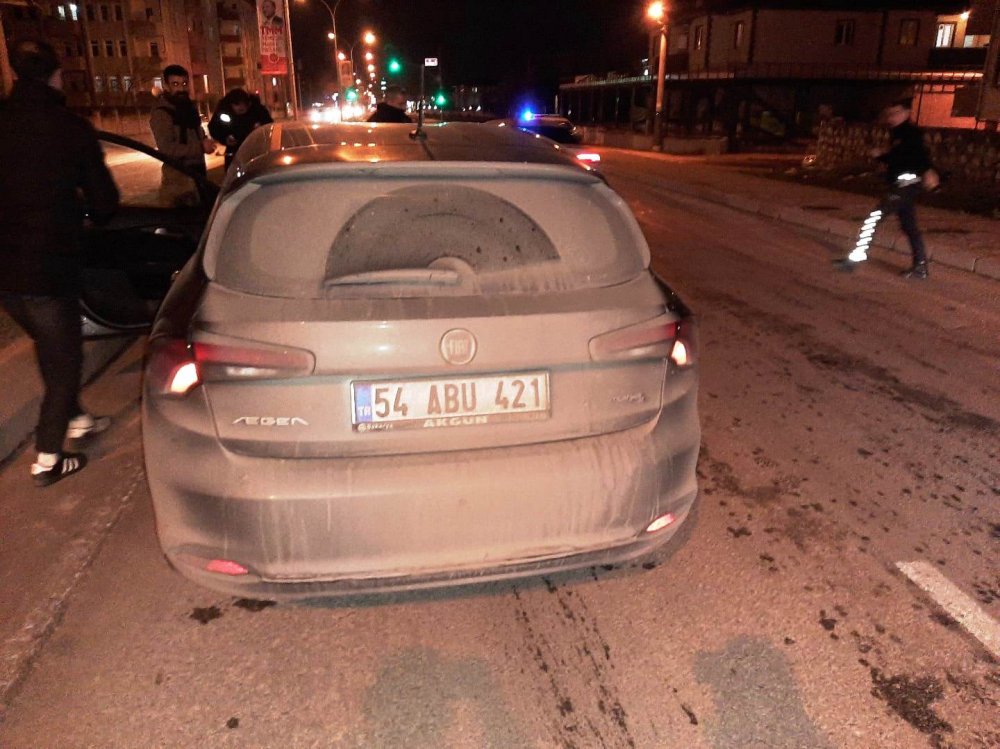 Otomobilin çarptığı kadın hayatını kaybetti