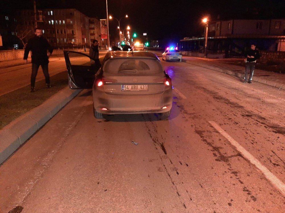 Otomobilin çarptığı kadın hayatını kaybetti