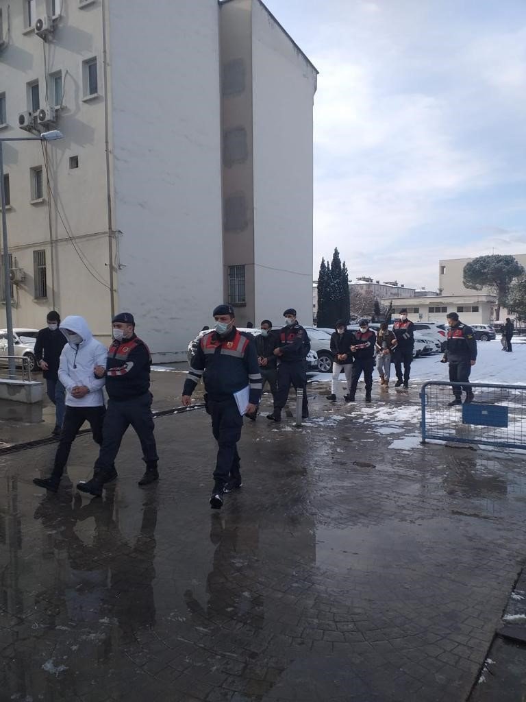 Yaylada 14 evden hırsızlık yapan 3 kişi tutuklandı