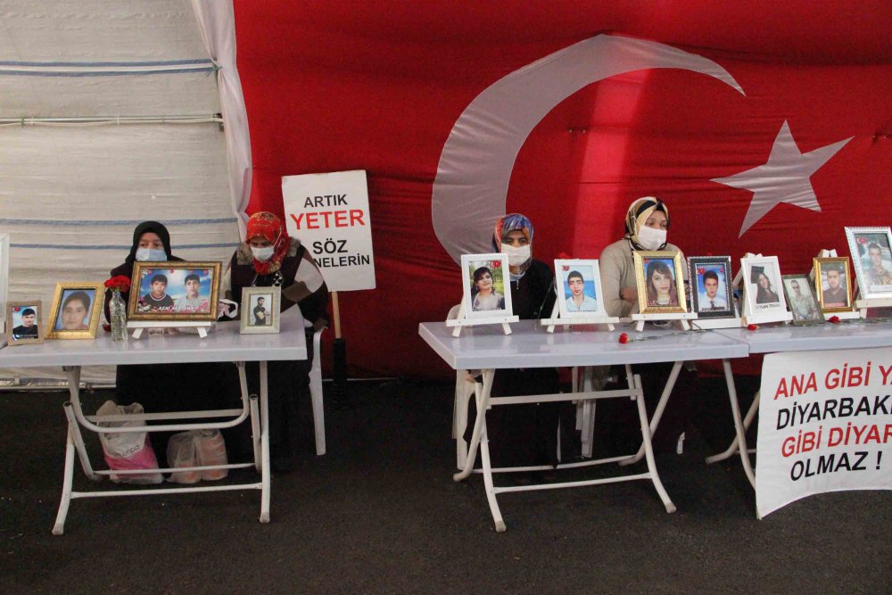 Evlat nöbetindeki babadan zafer işareti yapan HDP'li vekile: Zafer onun değil bu çadırındır
