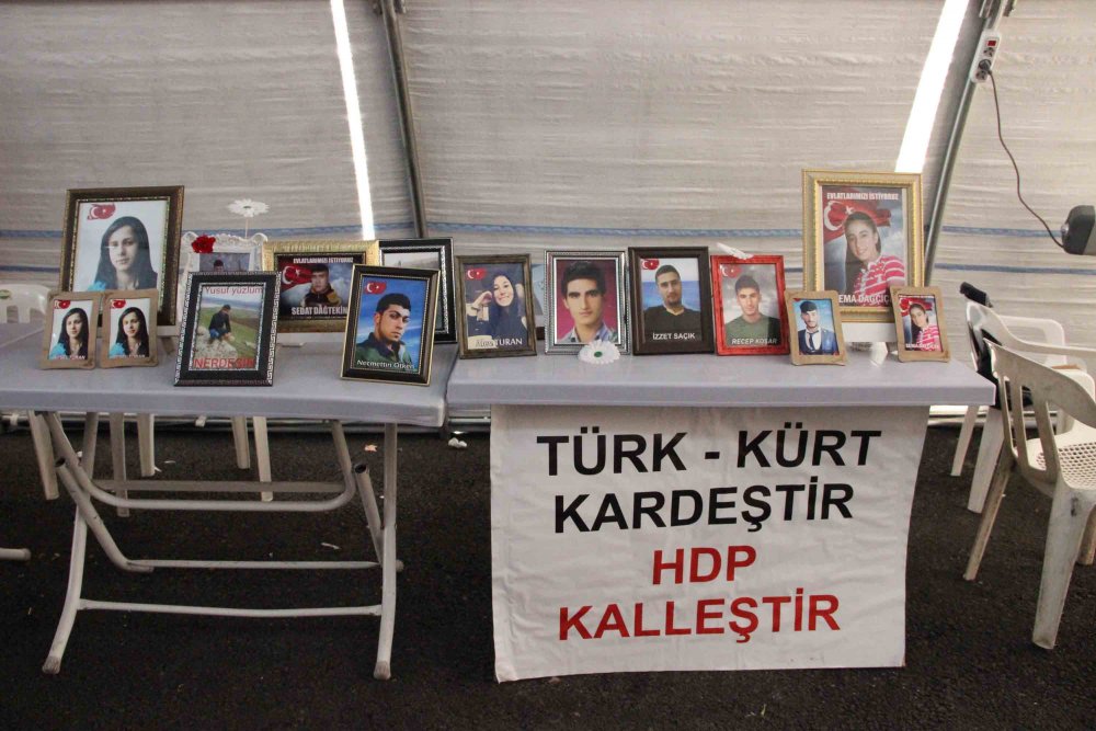 Evlat nöbetindeki babadan zafer işareti yapan HDP'li vekile: Zafer onun değil bu çadırındır