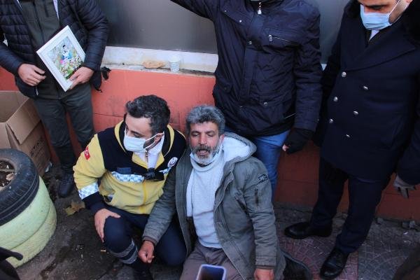 Evlat nöbetindeki babadan zafer işareti yapan HDP'li vekile: Zafer onun değil bu çadırındır