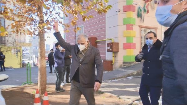 Evlat nöbetindeki babadan zafer işareti yapan HDP'li vekile: Zafer onun değil bu çadırındır