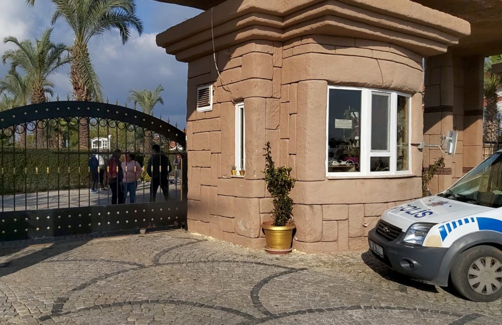 Güvenlik görevlisi kulübede hayatını kaybetti;  kızı fenalık geçirdi