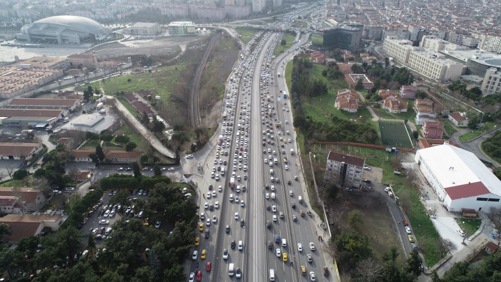 İstanbul'da kısıtlama öncesi trafik yoğunluğu
