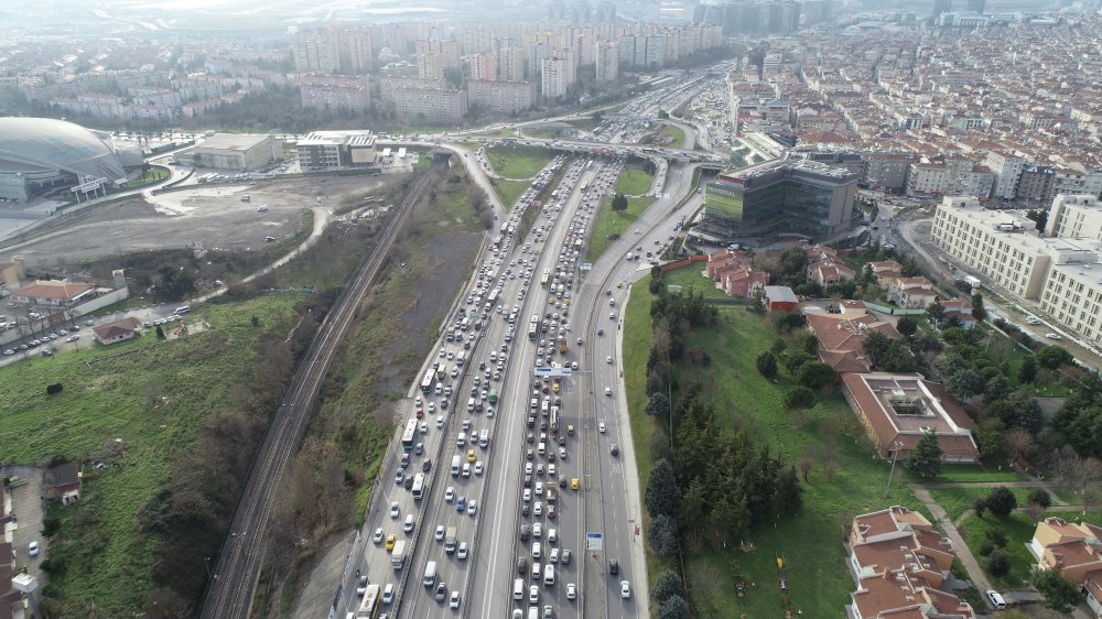 İstanbul'da kısıtlama öncesi trafik yoğunluğu