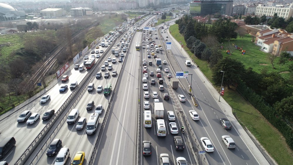 İstanbul'da kısıtlama öncesi trafik yoğunluğu