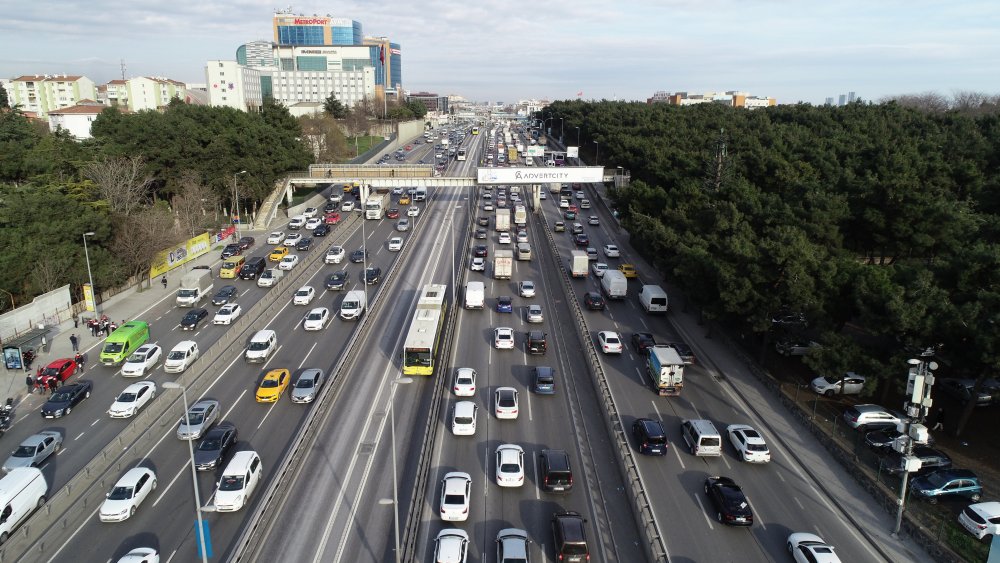 İstanbul'da kısıtlama öncesi trafik yoğunluğu