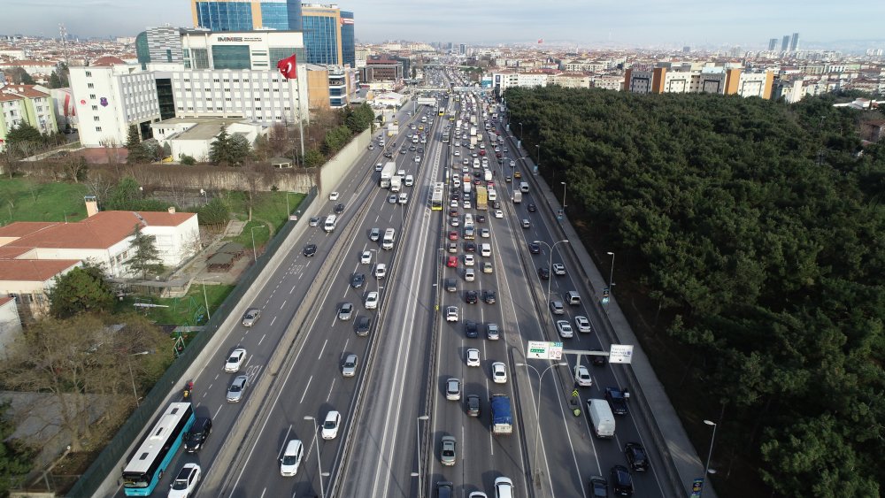 İstanbul'da kısıtlama öncesi trafik yoğunluğu
