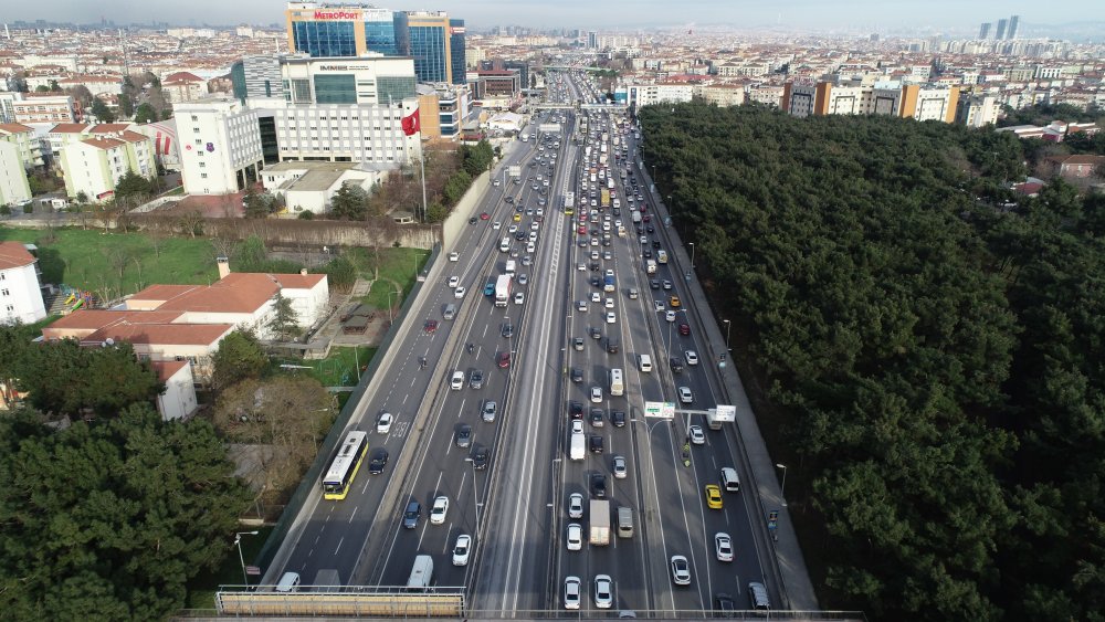 İstanbul'da kısıtlama öncesi trafik yoğunluğu