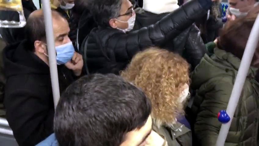 Kısıtlama öncesi metrobüs yoğunluğu