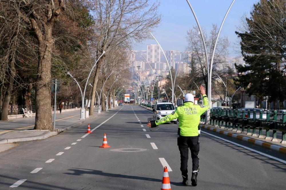 81 ilde eş zamanlı uygulama: 2 bin 402 şüpheli yakalandı