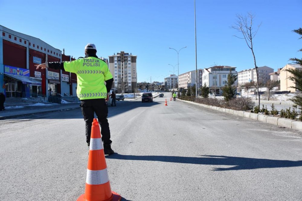 81 ilde eş zamanlı uygulama: 2 bin 402 şüpheli yakalandı