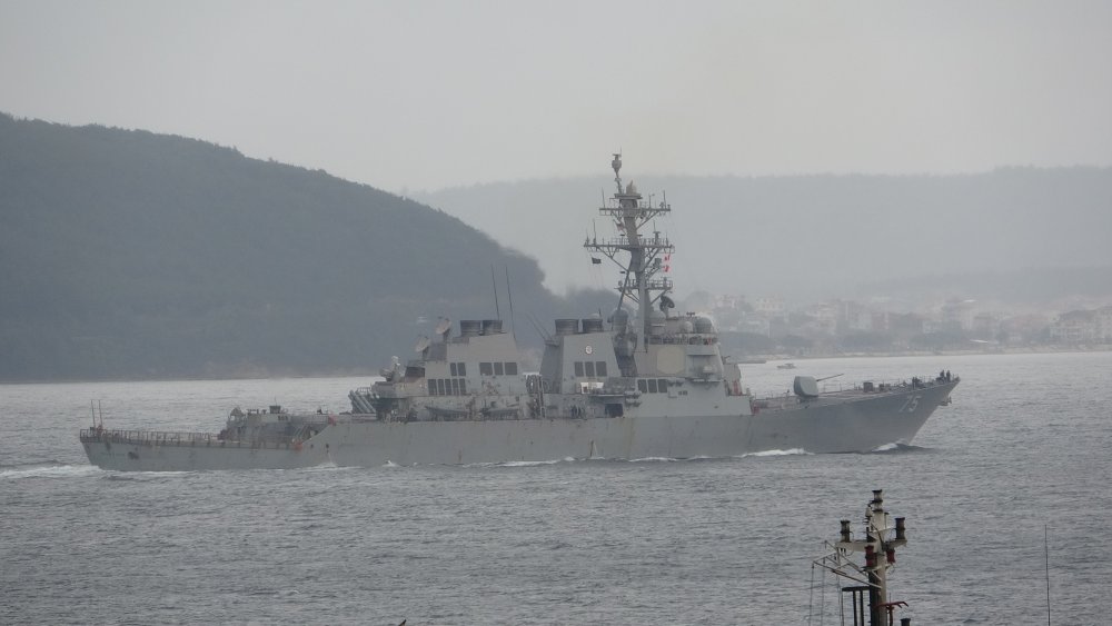 ABD savaş gemisi Çanakkale Boğazı'ndan geçti