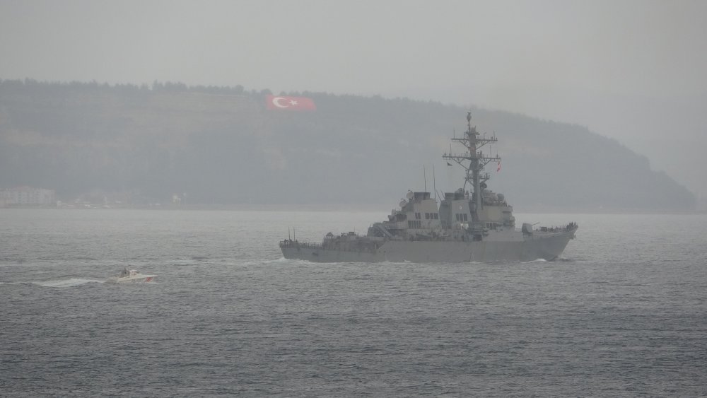 ABD savaş gemisi Çanakkale Boğazı'ndan geçti