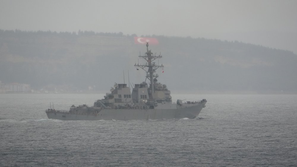 ABD savaş gemisi Çanakkale Boğazı'ndan geçti