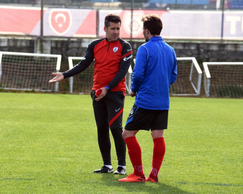 Altınordu Teknik Direktörü Eroğlu: İyi başlamak istiyoruz