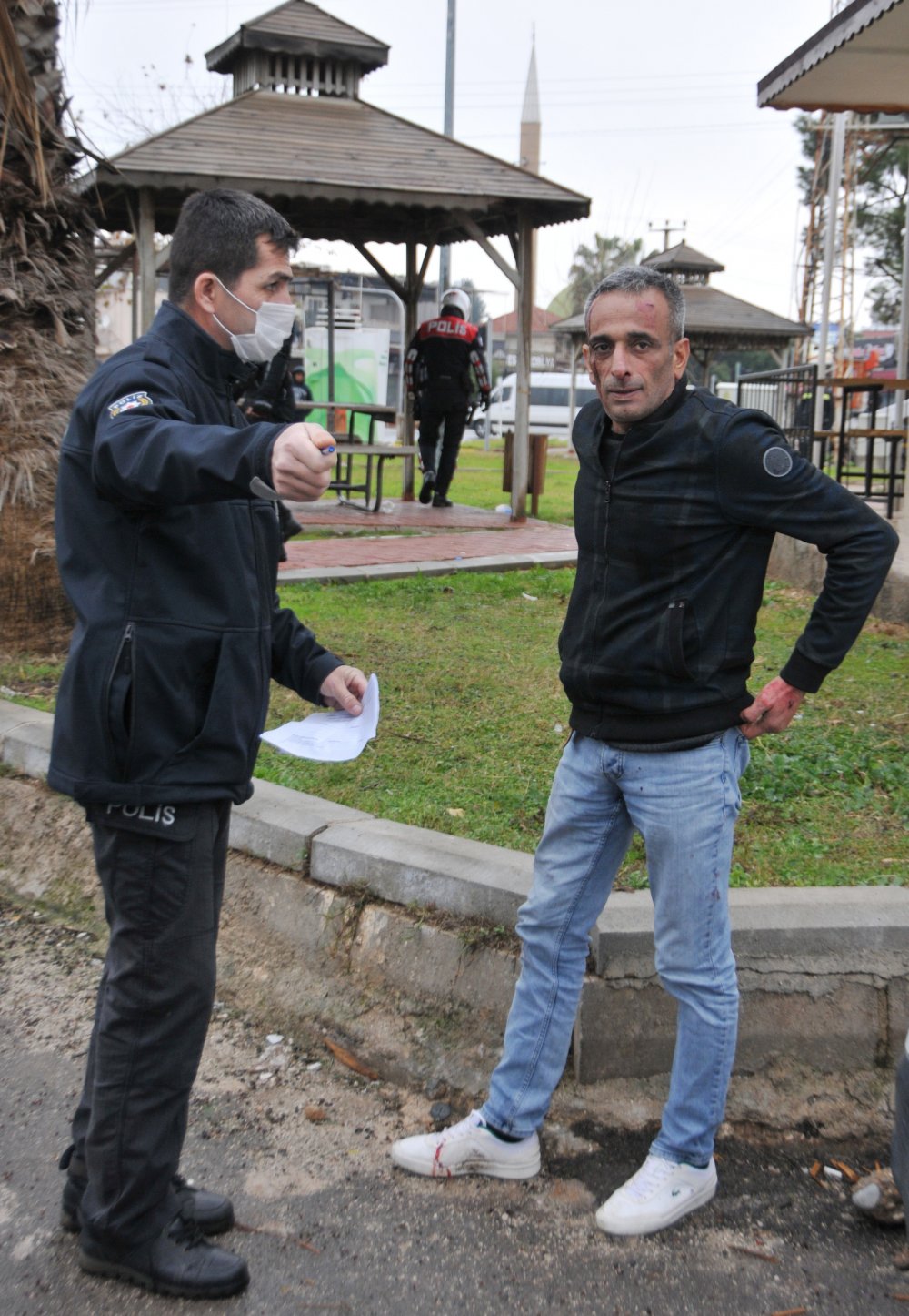 Antalya'da silahlı, sopalı, muştalı kavga