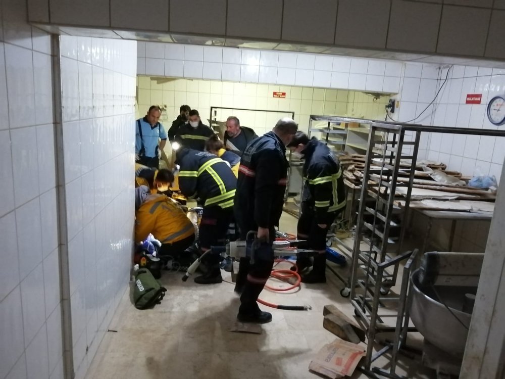Ekmek fırınında kaynak yapan işçi, yük asansörünün altında kalarak hayatını kaybetti