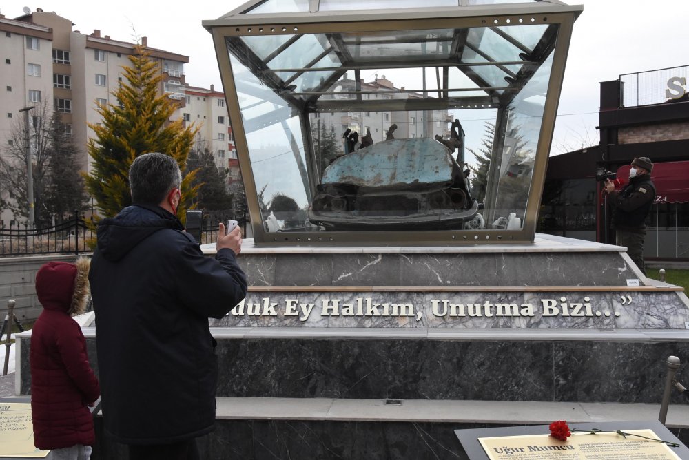 Eskişehir'de Uğur Mumcu'nun otomobili sergileniyor