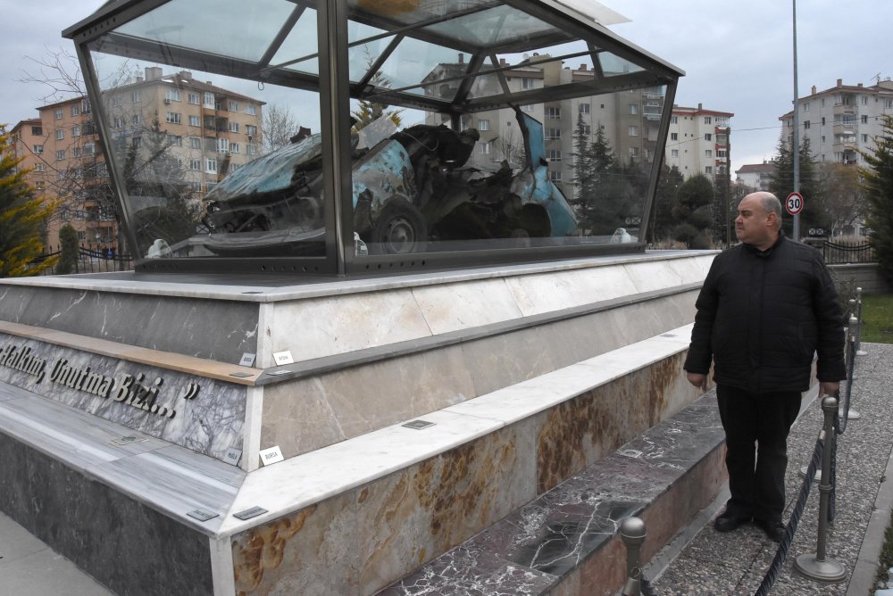 Eskişehir'de Uğur Mumcu'nun otomobili sergileniyor