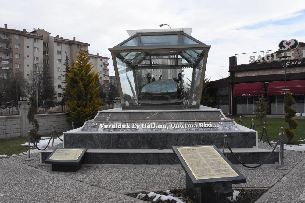 Eskişehir'de Uğur Mumcu'nun otomobili sergileniyor