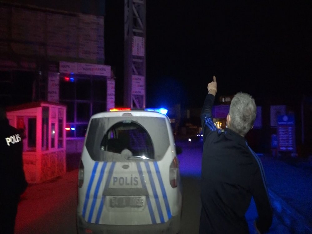 İnşaat halindeki camiden bayrağın çalındığı iddiası