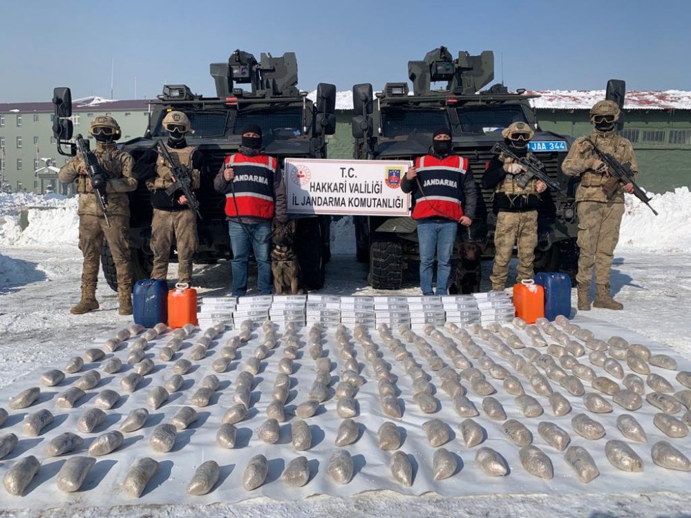 İran'dan, Hakkari'ye 12 katır sırtında getirilen 99 kilo eroin ele geçirildi