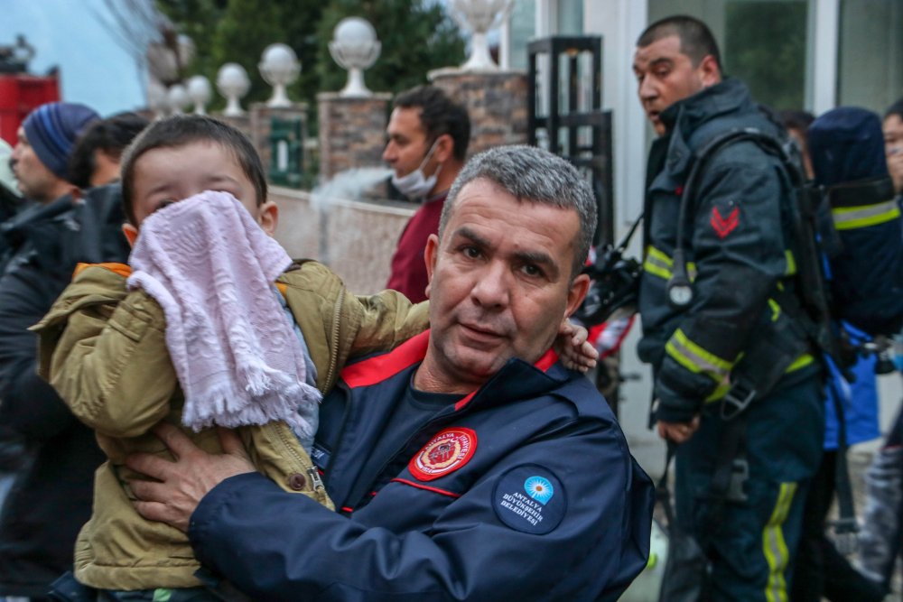 Kiracı 'Allah belanızı versin' yazılı not bırakıp evini yaktı