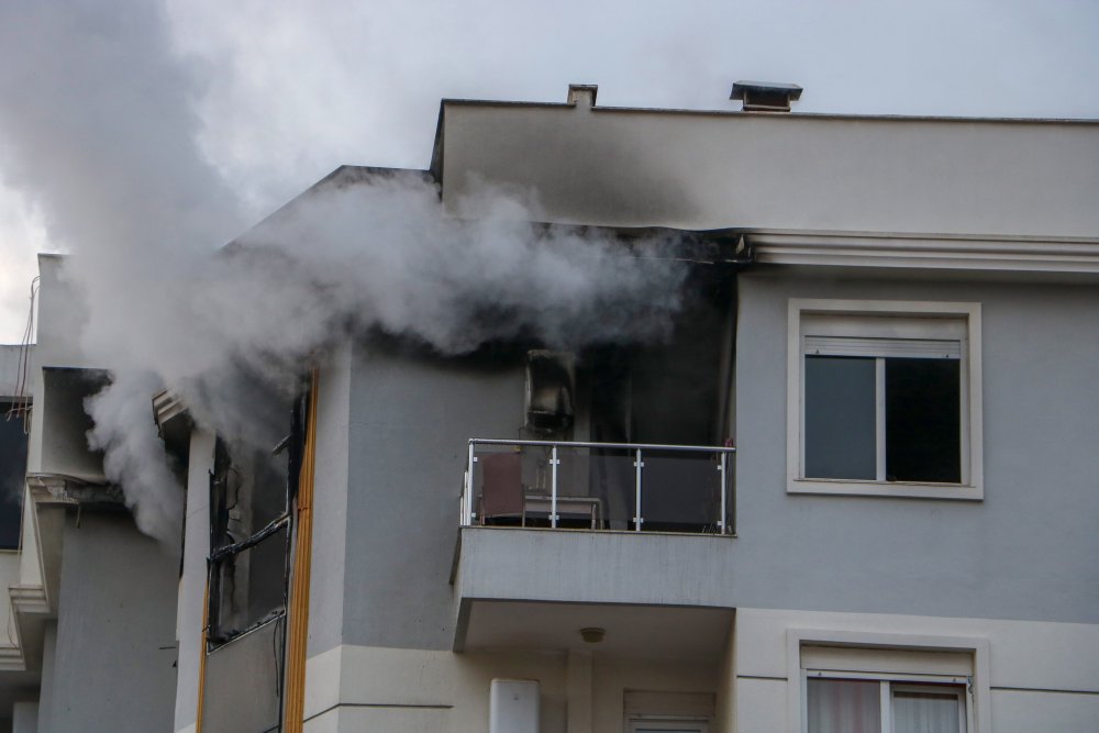 Kiracı 'Allah belanızı versin' yazılı not bırakıp evini yaktı