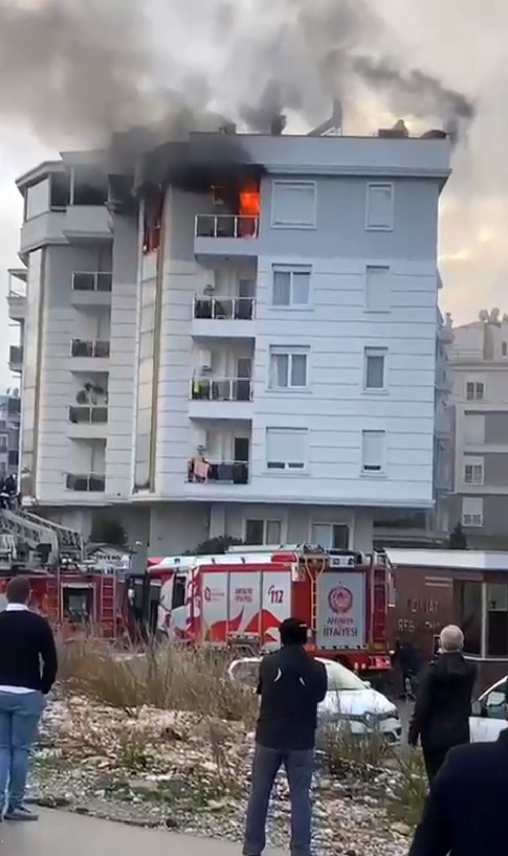Kiracı 'Allah belanızı versin' yazılı not bırakıp evini yaktı